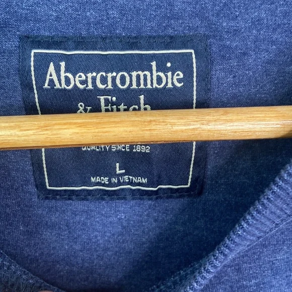 Abercrombie & Fitch T-shirt - Picture 3 of 5